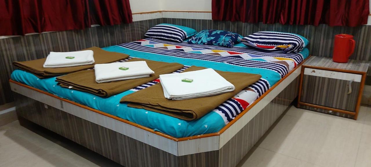 Sai Raghunandan Guest House Shirdi Exterior photo